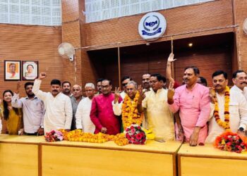 महराजगंज के शिवेंद्र सिंह बने यूपी कॉपरेटिव यूनियन के अध्यक्ष, समर्थकों में जश्न