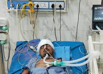 महराजगंज: तेज रफ्तार बाइक की टक्कर से युवक गंभीर, गोरखपुर में जिंदगी की जंग