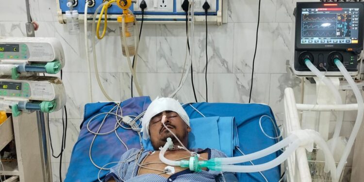महराजगंज: तेज रफ्तार बाइक की टक्कर से युवक गंभीर, गोरखपुर में जिंदगी की जंग