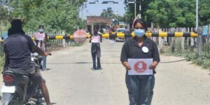 बाजपुर रेलवे क्रॉसिंग पर चला जागरूकता अभियान, पुलिस-रेलवे के सहयोग से मिनटों में खुला जाम