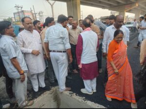 लखनऊ एक्सप्रेसवे पर बड़ी खामी: कट और अधूरे नालों को लेकर निरीक्षण, अधिकारियों ने दिया आश्वासन
