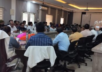 रायबरेली में श्रमिक दिवस पर कार्यक्रम, मजदूरों को योजनाओं की जानकारी और प्रमाण पत्र वितरित