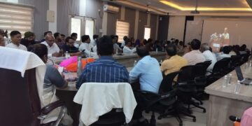 रायबरेली में श्रमिक दिवस पर कार्यक्रम, मजदूरों को योजनाओं की जानकारी और प्रमाण पत्र वितरित