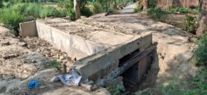 रायबरेली में अधूरी पुलिया बनी खतरा, रोज हादसों का डर झेल रहे राहगीर