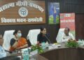रायबरेली में किसानों को फसल बीमा क्षतिपूर्ति, अदिति सिंह ने 12 किसानों को दिए डमी चेक