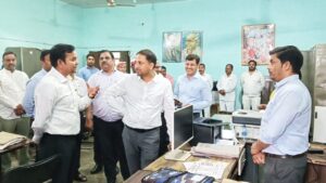 गौरव सिंह सोगरवाल ने संभाला महराजगंज डीएम का कार्यभार, अधिकारियों को दिए सख्त निर्देश