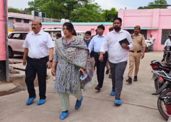 रायबरेली जिला अस्पताल पहुंचीं सरनीत कौर ब्रोका, स्वास्थ्य सेवाओं का किया औचक निरीक्षण