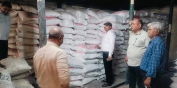 उधमसिंह नगर में यूरिया की कालाबाजारी रोकने को प्लाईवुड फैक्टरियों पर छापा