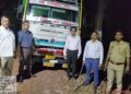 महराजगंज में अवैध सागौन लकड़ी से लदा डीसीएम पकड़ा गया