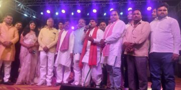 बृजमनगंज के बहुभोज में जुटे कई बड़े समाजवादी नेता, भोजपुरी कलाकारों ने बांधा समां