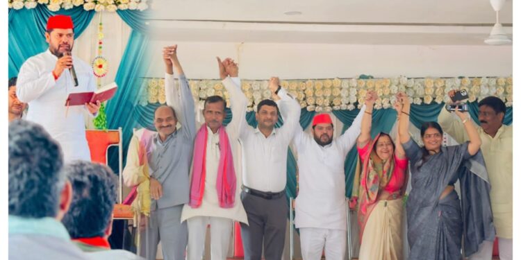 फरीदपुर में सपा की पीडीए रणनीति पर मंथन, अरविंद यादव ने कार्यकर्ताओं को दिया चुनावी मंत्र