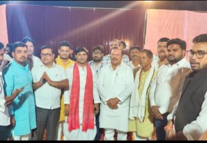 बृजमनगंज के बहुभोज में जुटे कई बड़े समाजवादी नेता, भोजपुरी कलाकारों ने बांधा समां