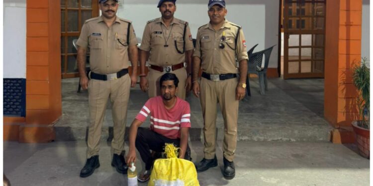 बाजपुर पुलिस ने 25 लीटर कच्ची शराब के साथ युवक को किया गिरफ्तार