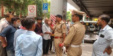 लखनऊ में ई-रिक्शा चालकों पर ट्रैफिक पुलिस की बड़ी कार्रवाई, 20 के चालान
