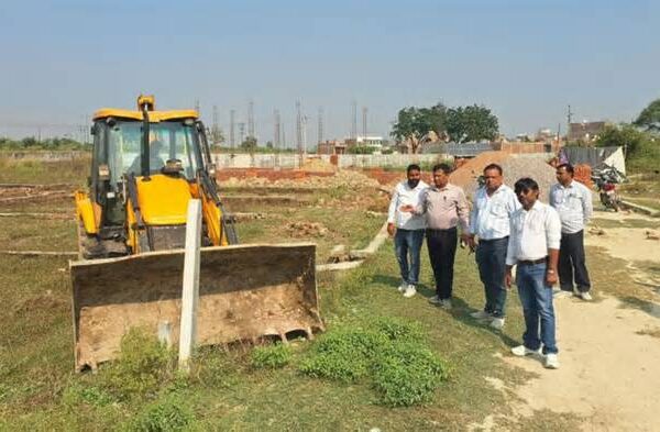 उन्नाव में ढाई करोड़ की जमीन पर अवैध प्लाटिंग पर चला बुलडोजर, 12 बीघा जमीन से निर्माण ध्वस्त