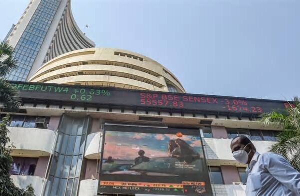 द बोनस मार्केट अपडेट: उतार-चढ़ाव के बाद सेंसेक्स 126 अंक टूटा, निफ्टी 22600 पर बंद; जानें बाजार का पूरा हाल