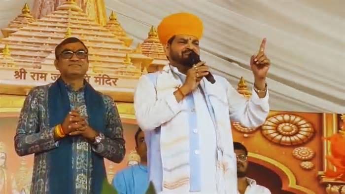 'गांव भेजा तो एक बेटा MP और एक MLA', परिवार के लिए बृजभूषण सिंह ने किया बड़ा त्याग, सुनकर कलेजा हो जाएगा चौड़ा