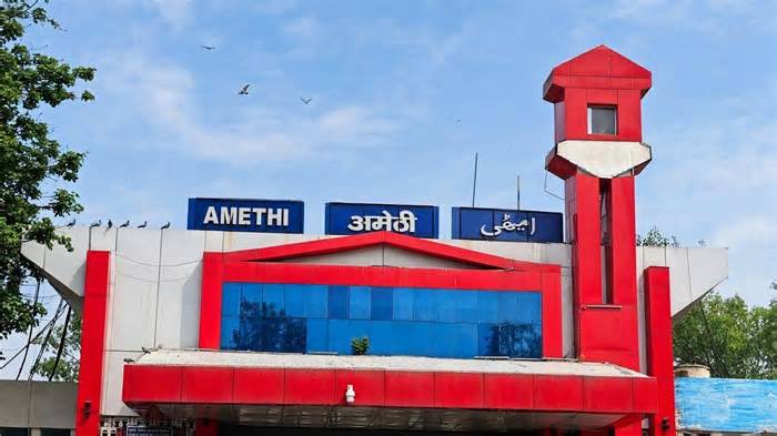 अमेठी में वाराणसी-लखनऊ इंटरसिटी एक्सप्रेस पर पथराव, ट्रेन का शीशा टूटा, गार्ड घायल