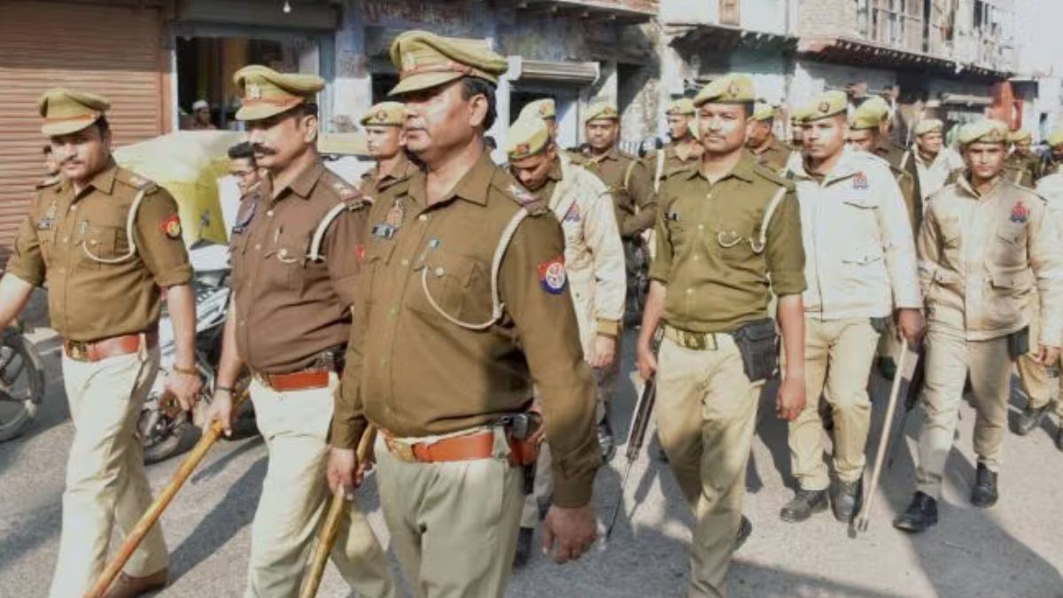 यूपी के संत कबीर नगर में सपा सांसद की गाड़ी पर पथराव, भीड़ ने लगाए ...