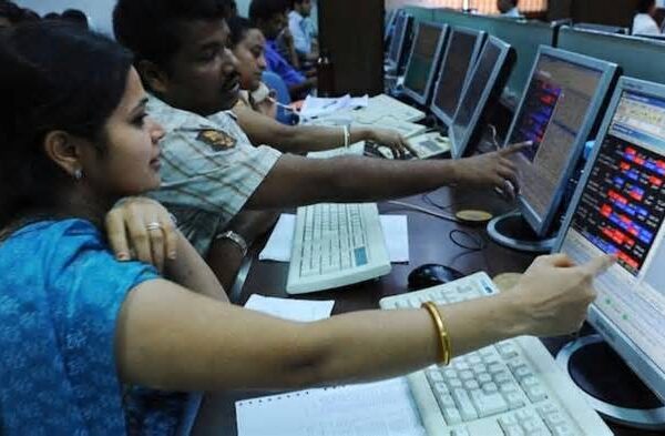 Share Market News: शेयर बाजार ग्रीन में खुला... देखते-देखते हुआ धड़ाम, Sensex-Nifty में सुस्ती के पीछे ये कारण